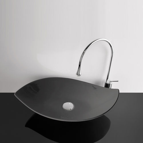 Lavabo diseño de medidas 65x39 h.13 cm. Modelo Piroga Línea free line, acabado en negro mate (Tokyo)