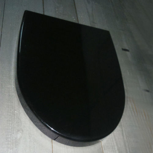 Tapa + asiento inodoro en resina modelo Bull serie Bull, acabado en negro brillo.